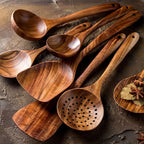 Handskuren teakwood-matlagning