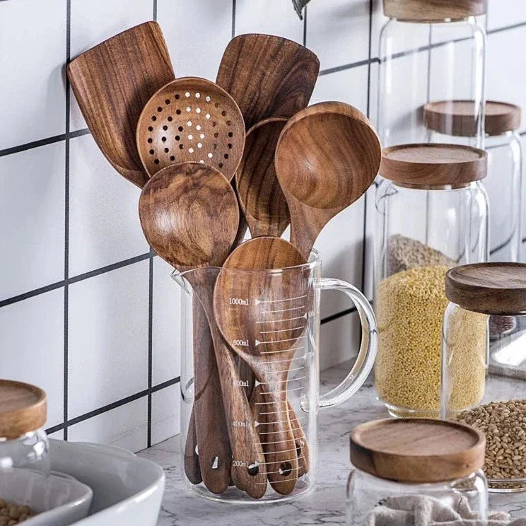 Handskuren teakwood-matlagning